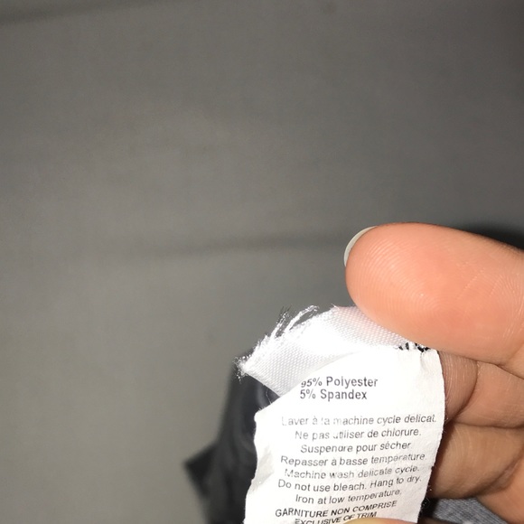 Laura Black & White V-Neck Swatchy Long Sleeve Top - Picture 10 of 10